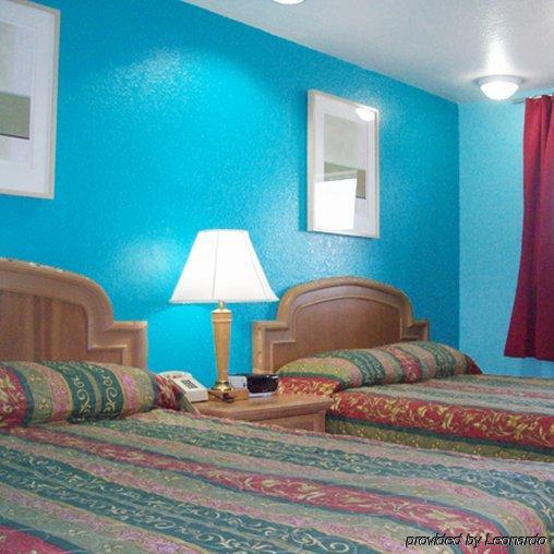 Economy Lodge Texas City Refinery Room photo
