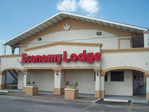 Economy Lodge Texas City Refinery Exterior photo