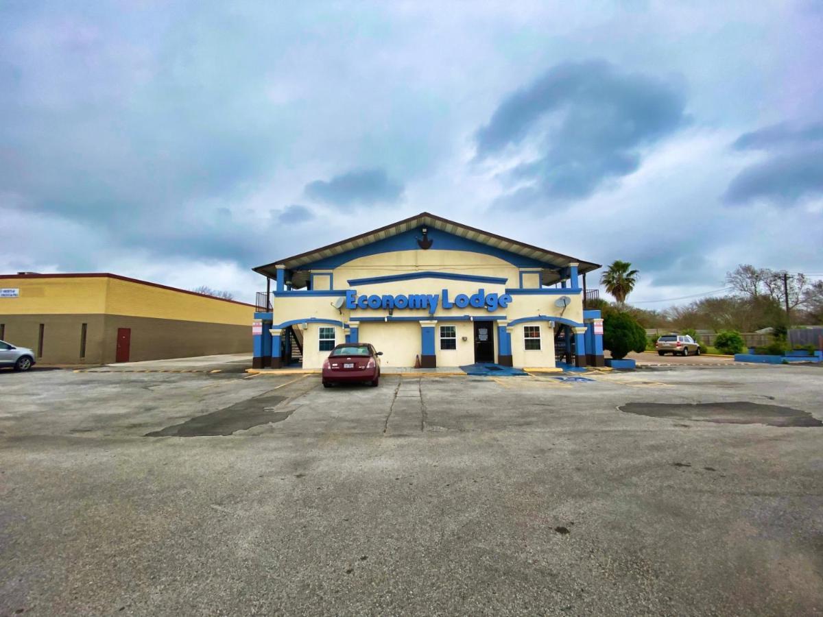 Economy Lodge Texas City Refinery Exterior photo